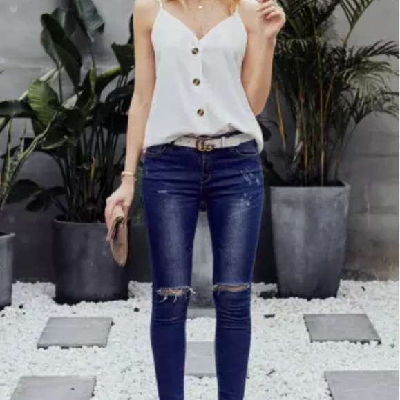 White button-down Chic Cami in size Medium - Picture 4 of 8